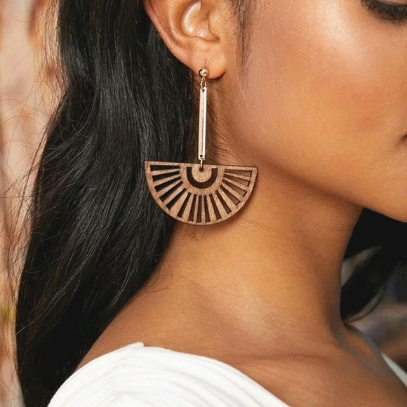💖 2/$30 Boho brown gold fan drop dangle lightweight cute faux wood earrings - Picture 4 of 12